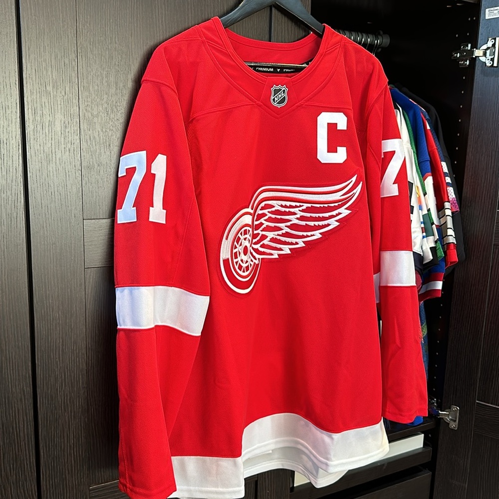 Dylan Larkin Detroit Red Wings Fanatics Home Premium Authentic '25 Jersey - Red - Picture 3 of 8